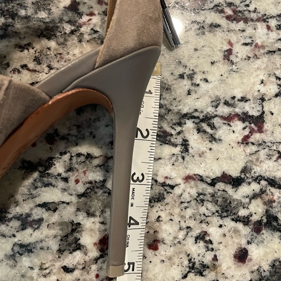 L.A.M.B Heeled Sandals With Back Zipper Size 8 - Picture 9 of 9